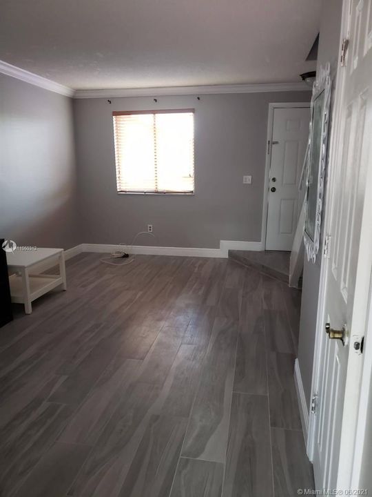 Recently Rented: $1,650 (2 beds, 1 baths, 828 Square Feet)