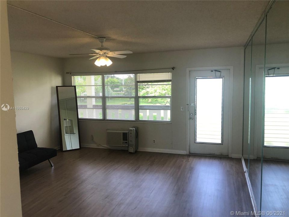 Recently Sold: $65,000 (1 beds, 1 baths, 601 Square Feet)