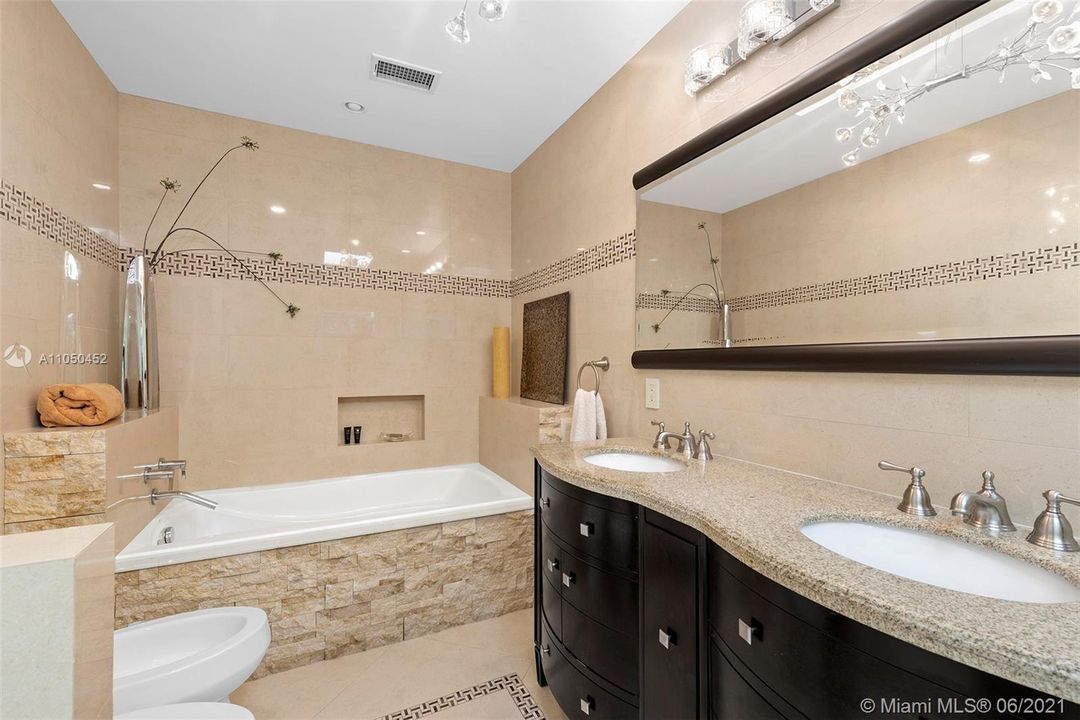 Недавно продано: $1,595,000 (3 спален, 2 ванн, 2520 Квадратных фут)