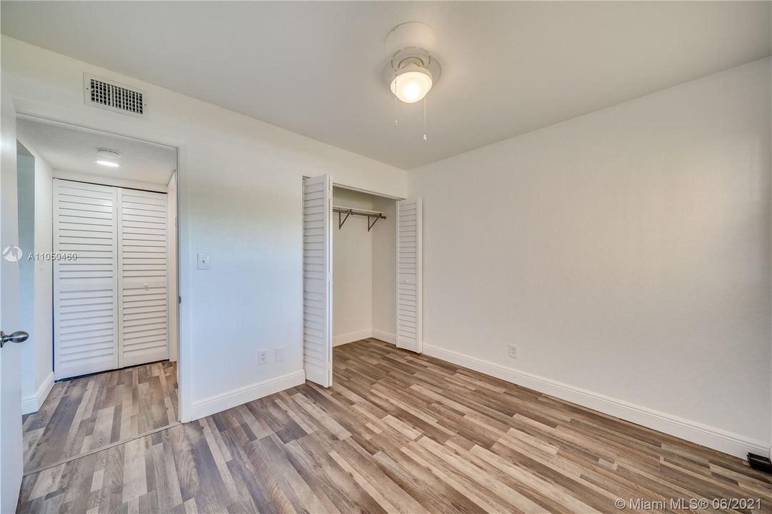 最近售出: $170,000 (2 贝兹, 2 浴室, 820 平方英尺)