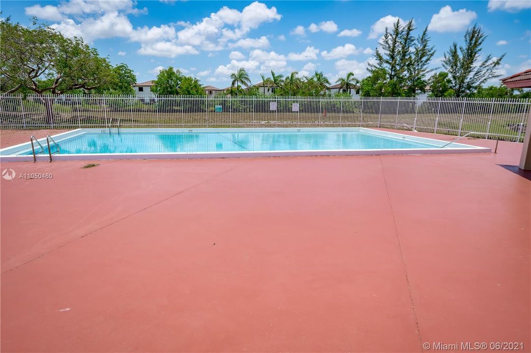 最近售出: $170,000 (2 贝兹, 2 浴室, 820 平方英尺)