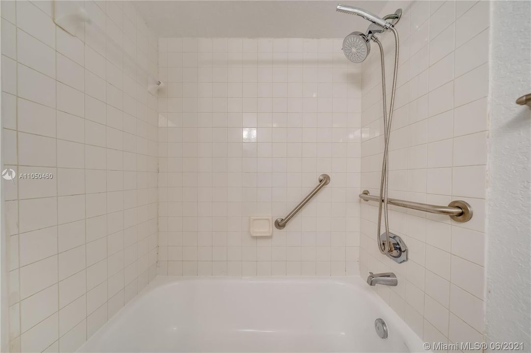 最近售出: $170,000 (2 贝兹, 2 浴室, 820 平方英尺)