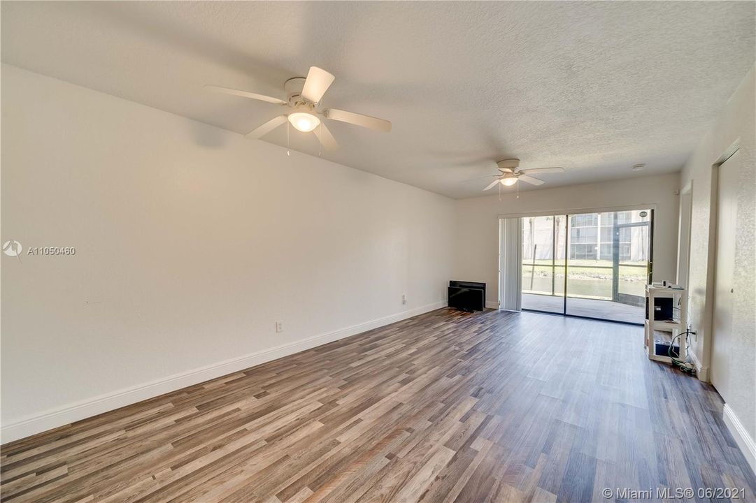 最近售出: $170,000 (2 贝兹, 2 浴室, 820 平方英尺)