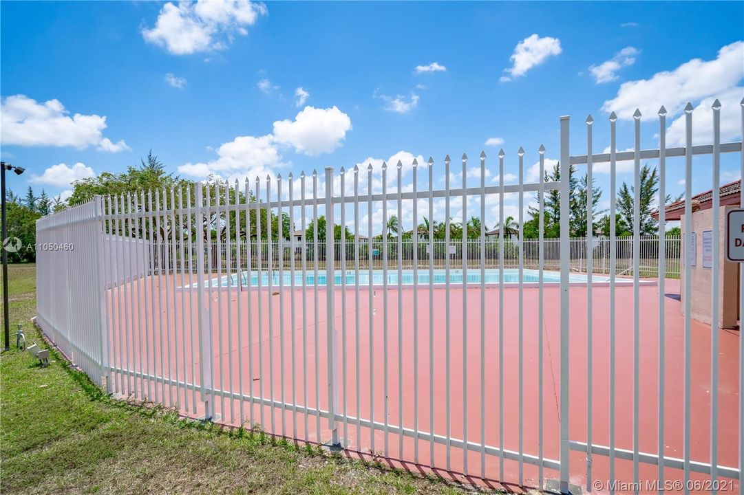 最近售出: $170,000 (2 贝兹, 2 浴室, 820 平方英尺)