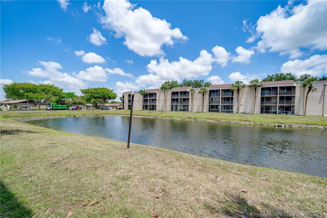 最近售出: $170,000 (2 贝兹, 2 浴室, 820 平方英尺)