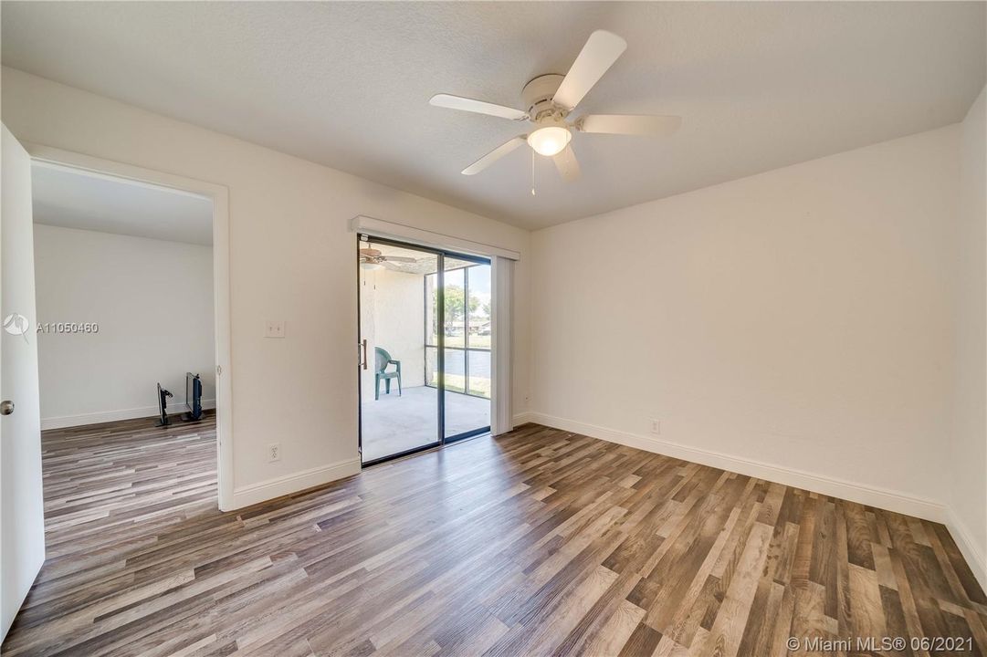 最近售出: $170,000 (2 贝兹, 2 浴室, 820 平方英尺)