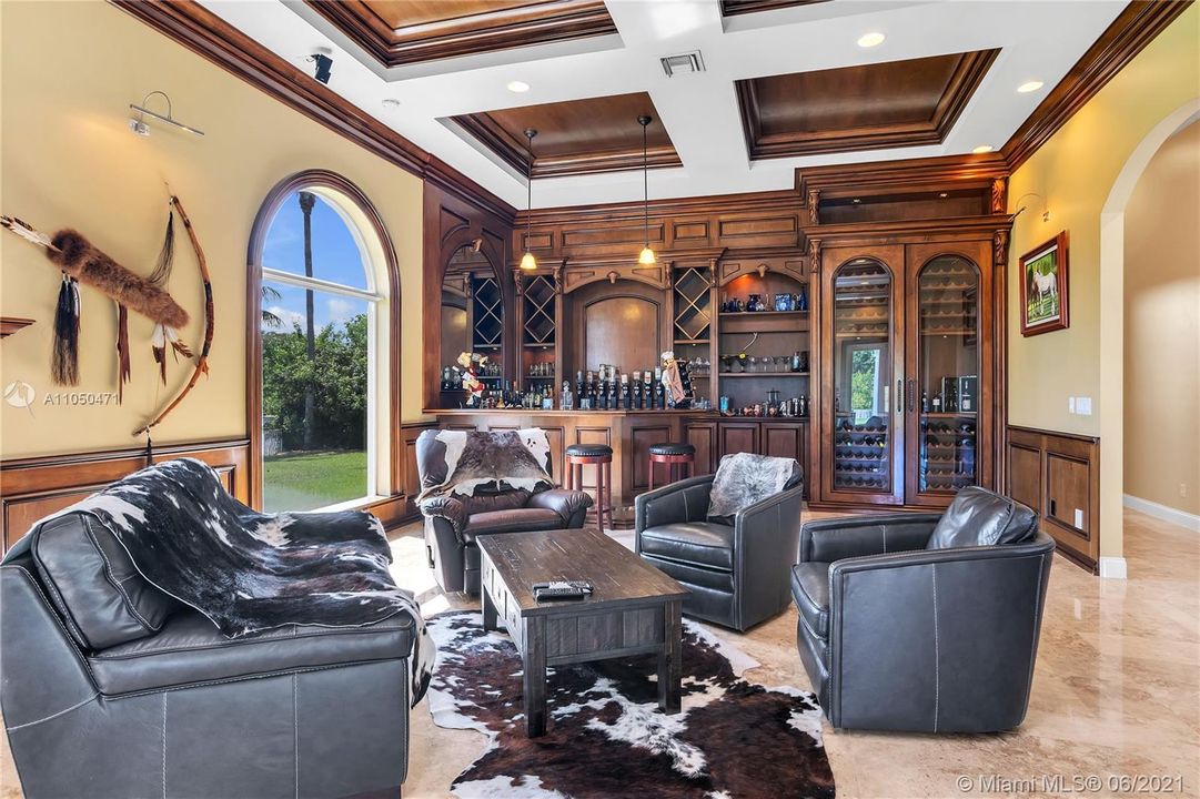 Recently Sold: $2,500,000 (7 beds, 6 baths, 7607 Square Feet)