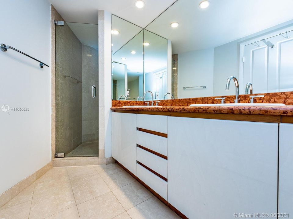 Недавно арендовано: $6,550 (2 спален, 2 ванн, 2070 Квадратных фут)