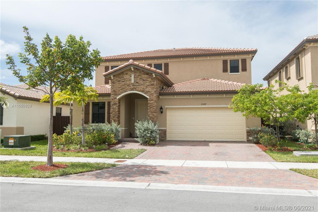 Recently Sold: $399,900 (5 beds, 3 baths, 2552 Square Feet)