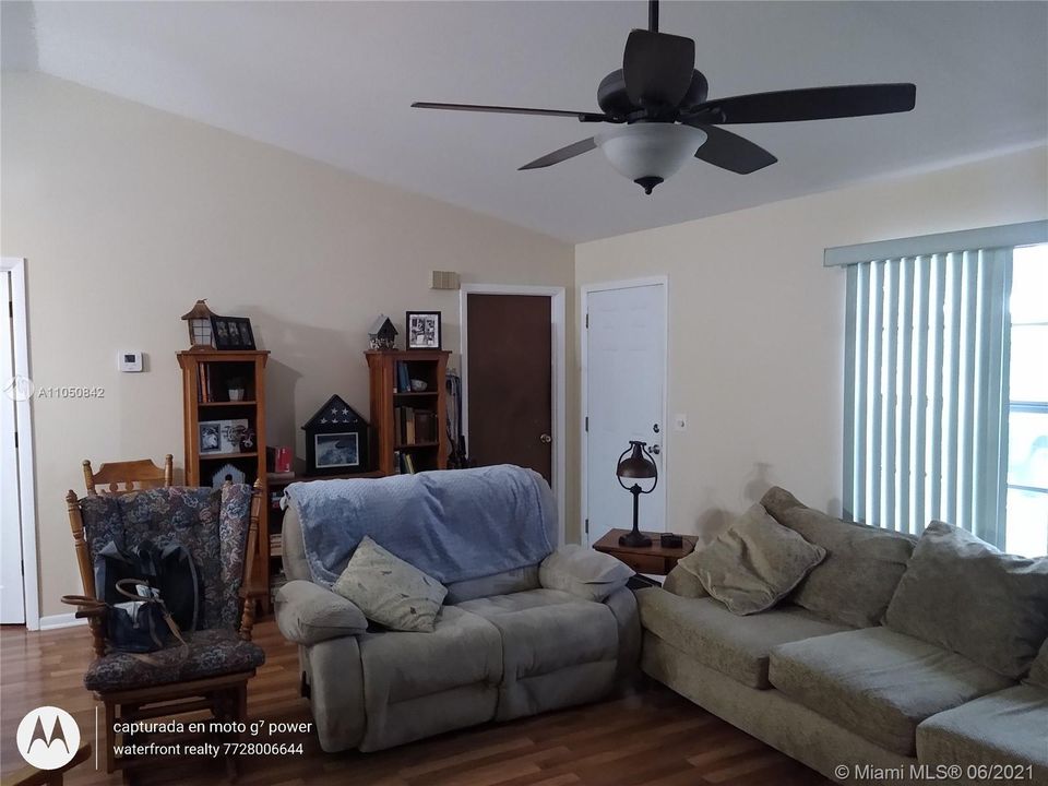 Недавно продано: $234,900 (3 спален, 2 ванн, 1296 Квадратных фут)