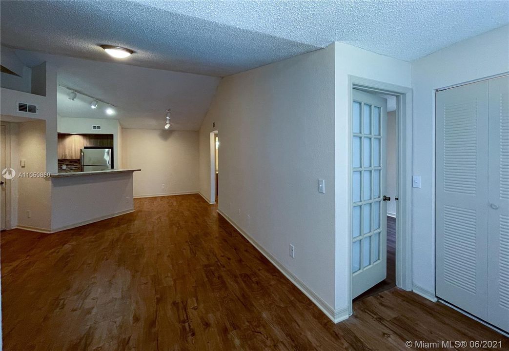 Recently Rented: $1,450 (1 beds, 1 baths, 743 Square Feet)