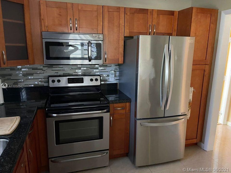 Recently Rented: $2,000 (2 beds, 2 baths, 1060 Square Feet)