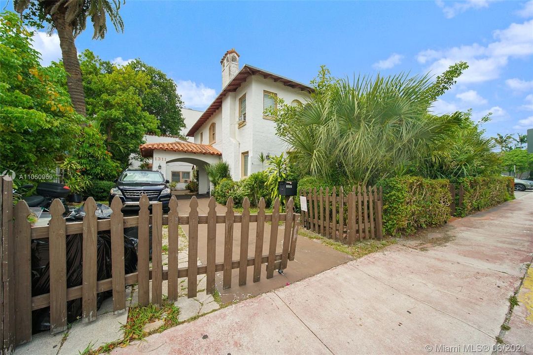 Recently Sold: $1,590,000 (0 beds, 0 baths, 3581 Square Feet)