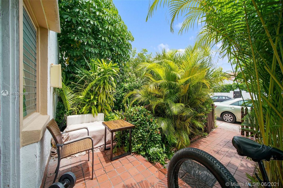 Recently Sold: $1,590,000 (0 beds, 0 baths, 3581 Square Feet)