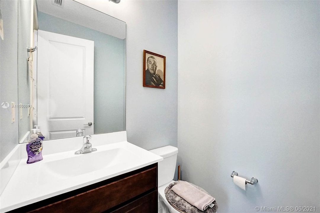 最近售出: $490,000 (3 贝兹, 2 浴室, 1830 平方英尺)