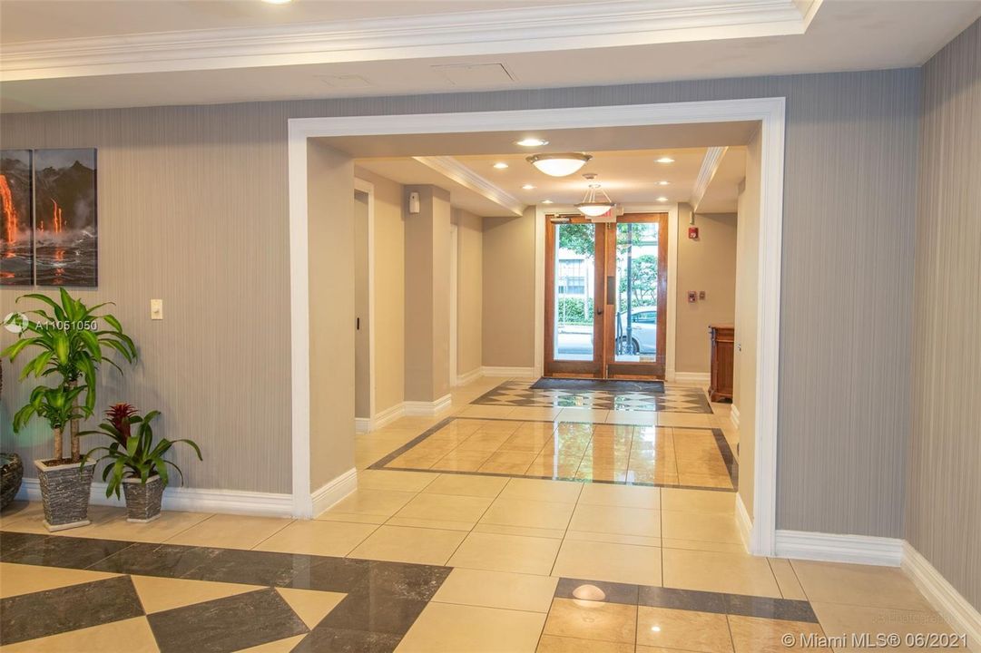 Recently Rented: $1,450 (1 beds, 1 baths, 736 Square Feet)