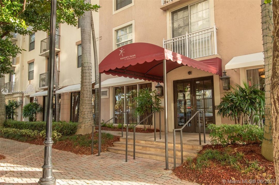 Recently Rented: $1,450 (1 beds, 1 baths, 736 Square Feet)