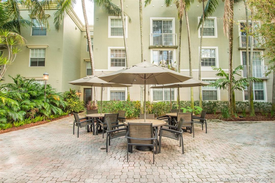 Recently Rented: $1,450 (1 beds, 1 baths, 736 Square Feet)