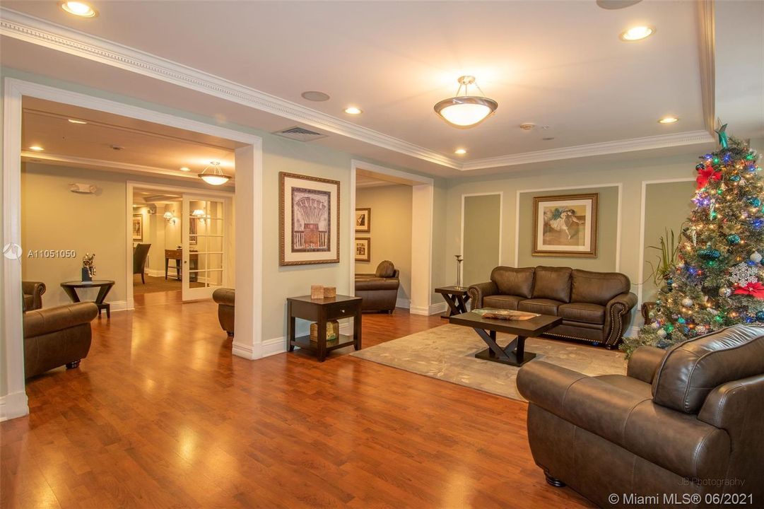 Recently Rented: $1,450 (1 beds, 1 baths, 736 Square Feet)