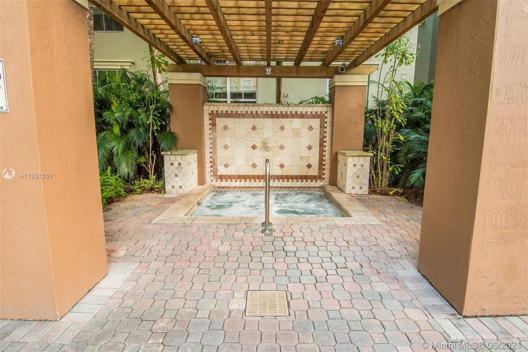Recently Rented: $1,450 (1 beds, 1 baths, 736 Square Feet)