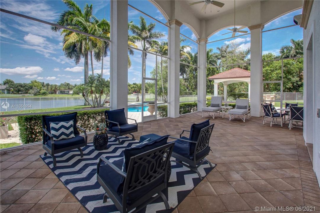 Recently Sold: $2,795,000 (7 beds, 6 baths, 6601 Square Feet)