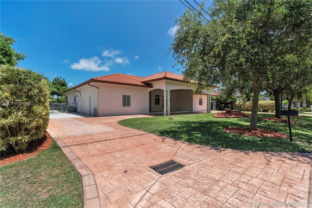 Recently Sold: $1,100,000 (4 beds, 5 baths, 3754 Square Feet)