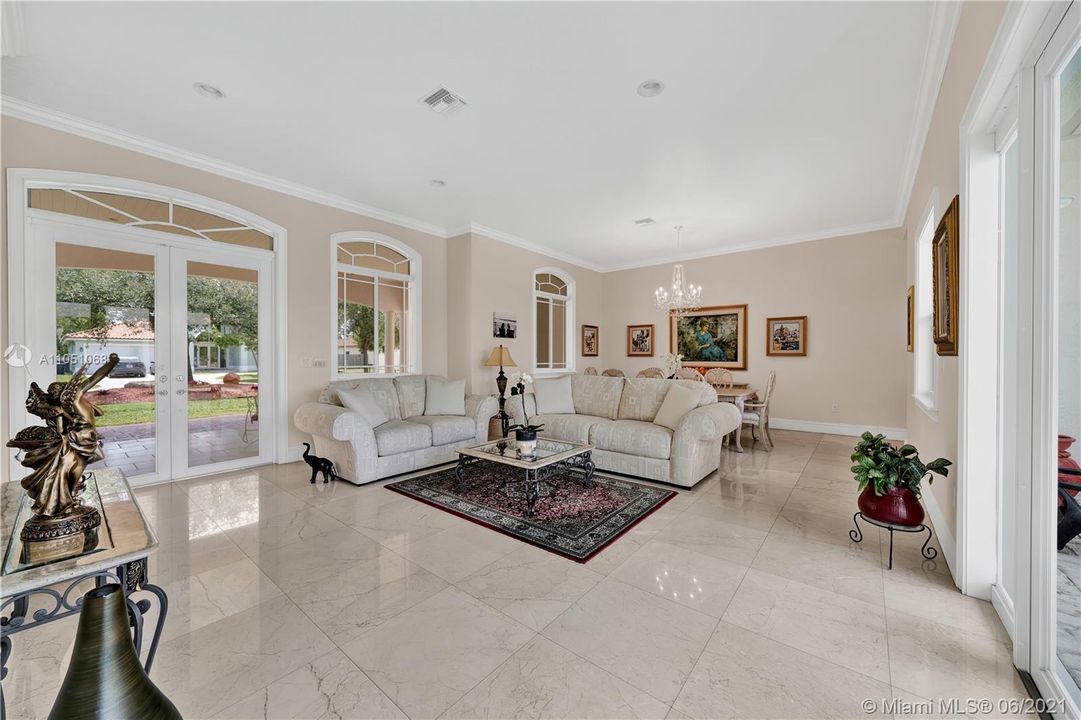 Recently Sold: $1,100,000 (4 beds, 5 baths, 3754 Square Feet)