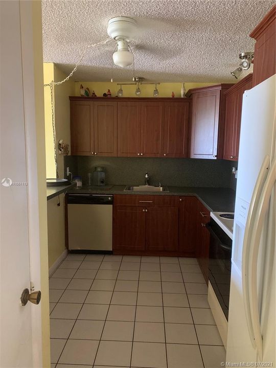 Recently Sold: $99,000 (2 beds, 1 baths, 1075 Square Feet)