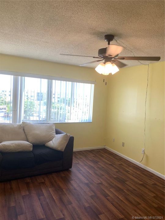 Recently Sold: $99,000 (2 beds, 1 baths, 1075 Square Feet)