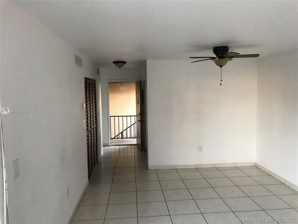 Recently Rented: $1,100 (1 beds, 1 baths, 616 Square Feet)