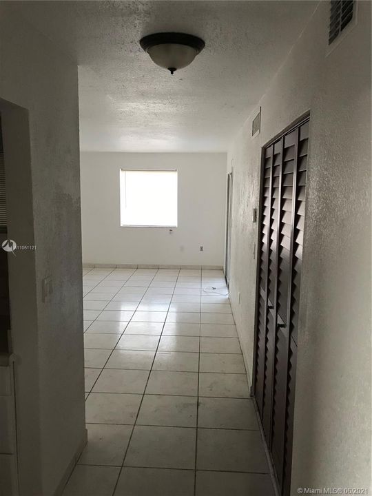 Recently Rented: $1,100 (1 beds, 1 baths, 616 Square Feet)