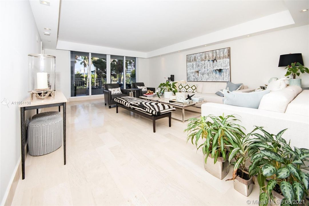 Recently Sold: $4,460,000 (4 beds, 5 baths, 3581 Square Feet)