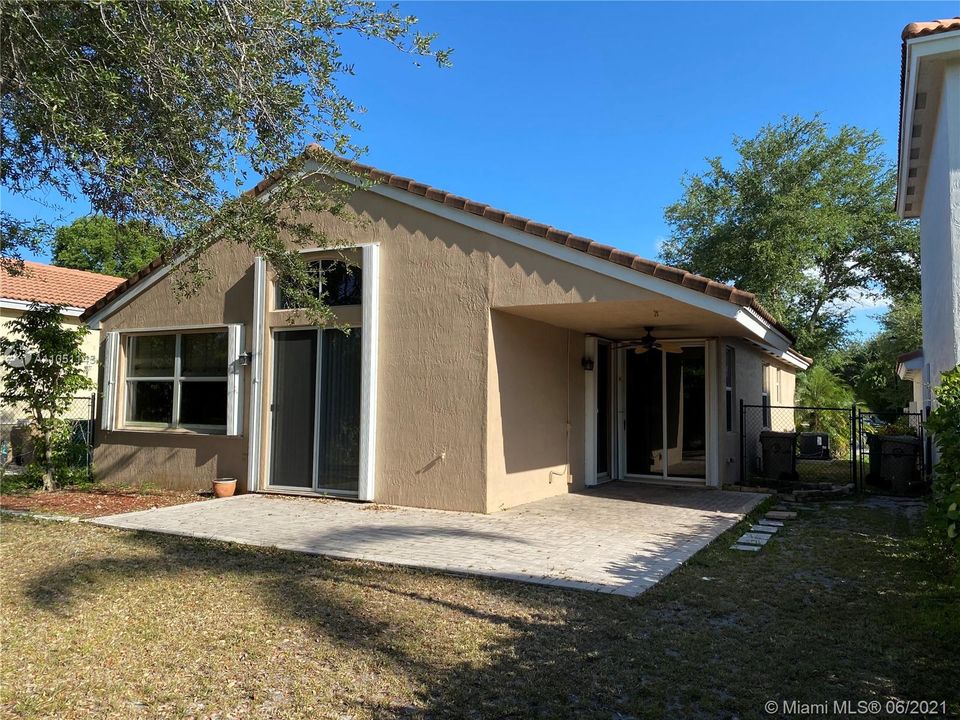 Recently Sold: $420,000 (3 beds, 2 baths, 1254 Square Feet)