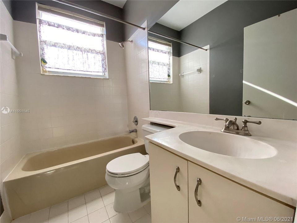 最近售出: $420,000 (3 贝兹, 2 浴室, 1254 平方英尺)
