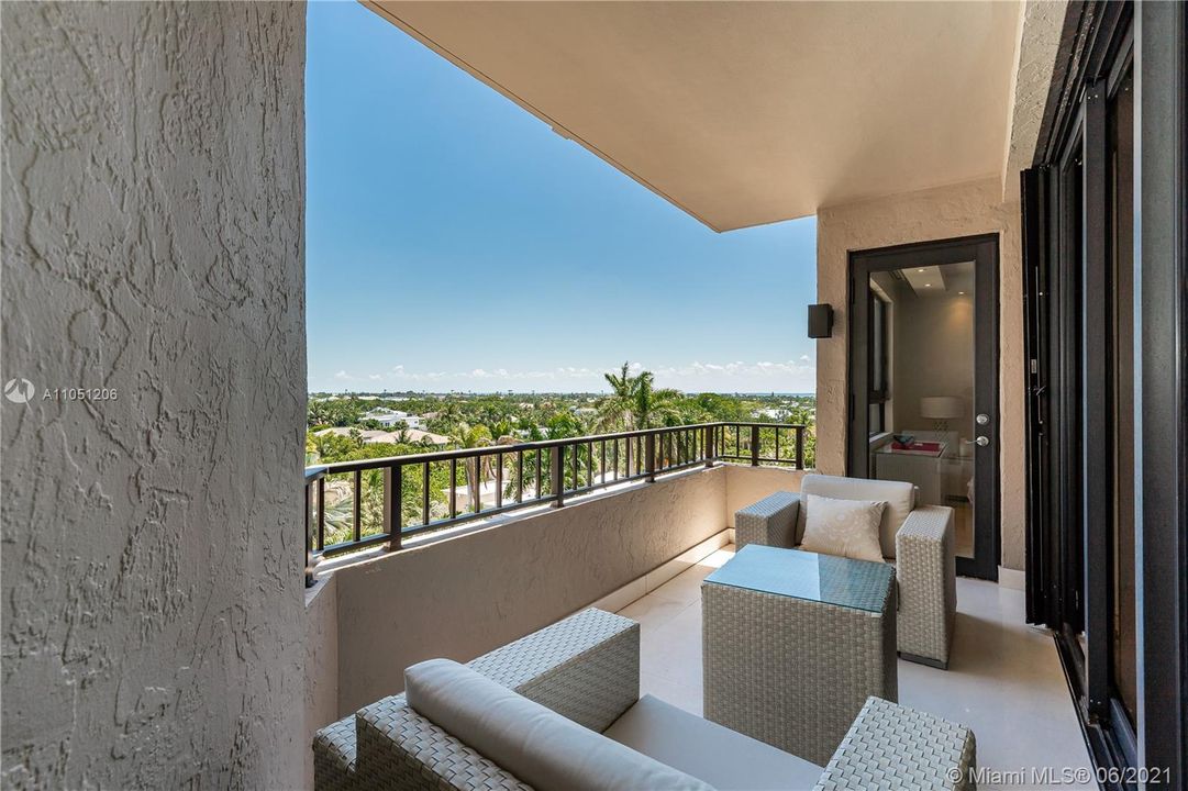 Recently Sold: $1,550,000 (2 beds, 3 baths, 1778 Square Feet)