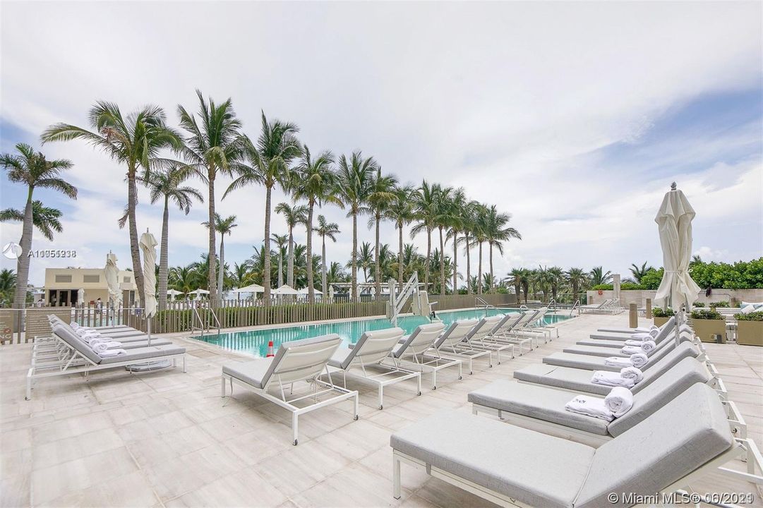Recently Sold: $3,150,000 (2 beds, 2 baths, 1599 Square Feet)