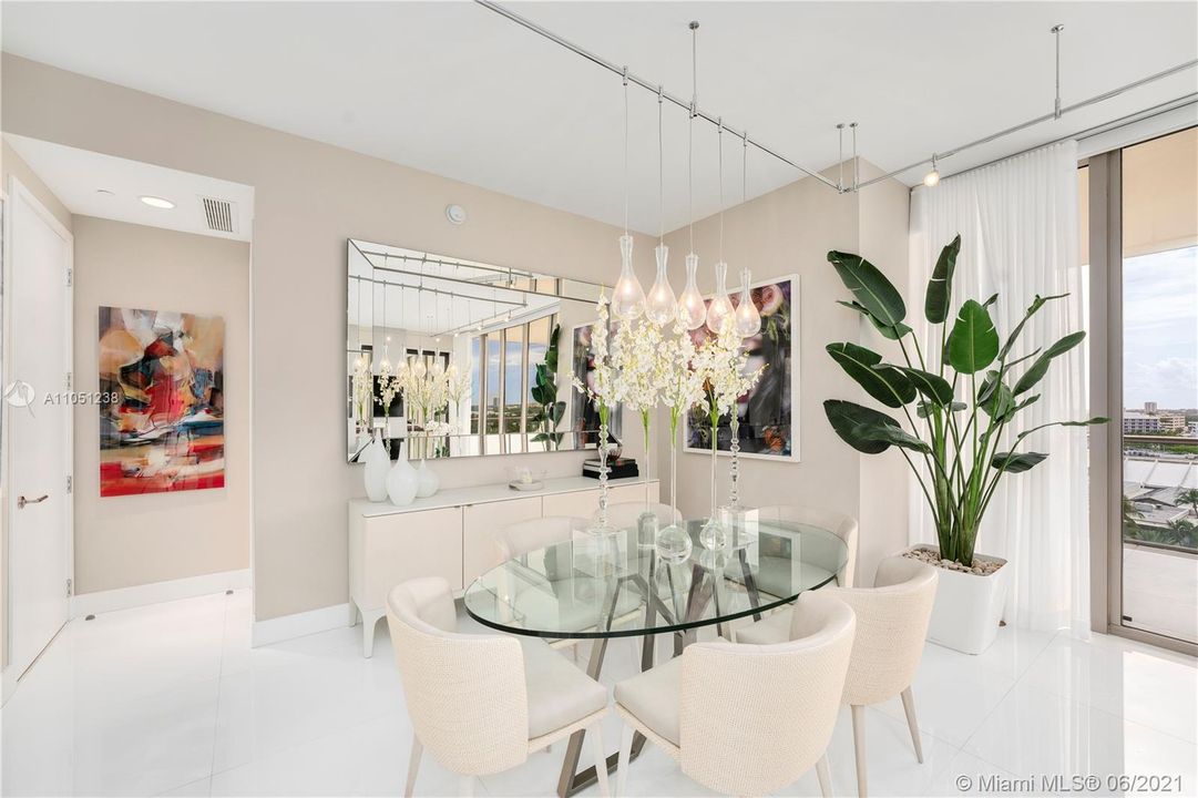 Recently Sold: $3,150,000 (2 beds, 2 baths, 1599 Square Feet)