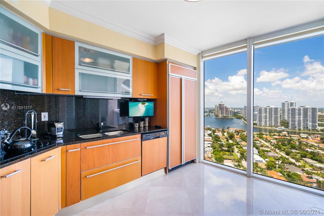 Recently Sold: $1,279,000 (2 beds, 2 baths, 1903 Square Feet)