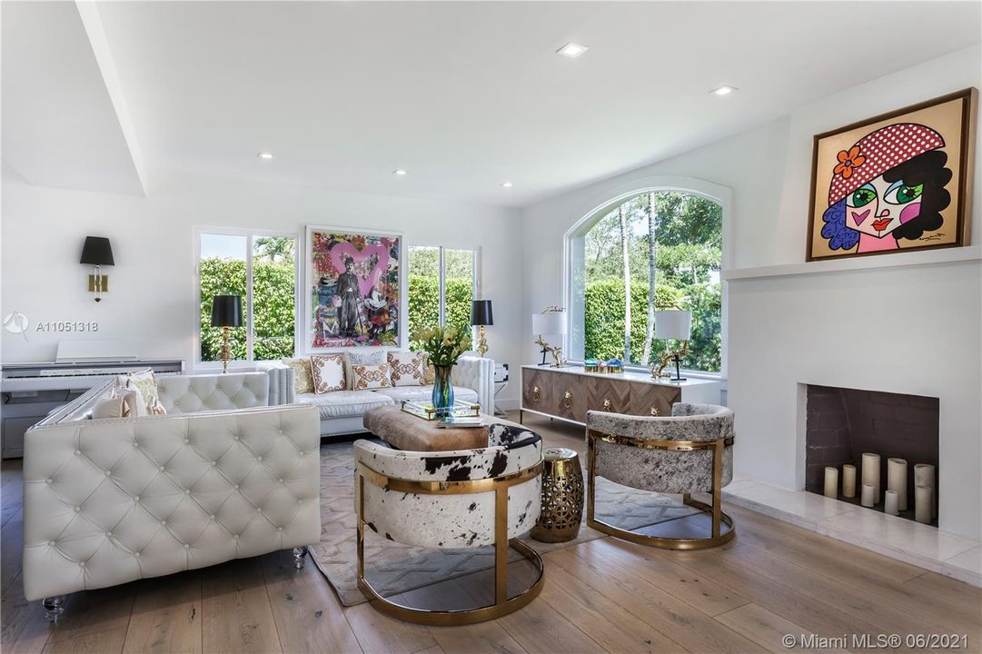 Recently Sold: $2,750,000 (4 beds, 3 baths, 3142 Square Feet)