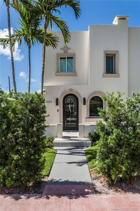 Recently Sold: $2,750,000 (4 beds, 3 baths, 3142 Square Feet)