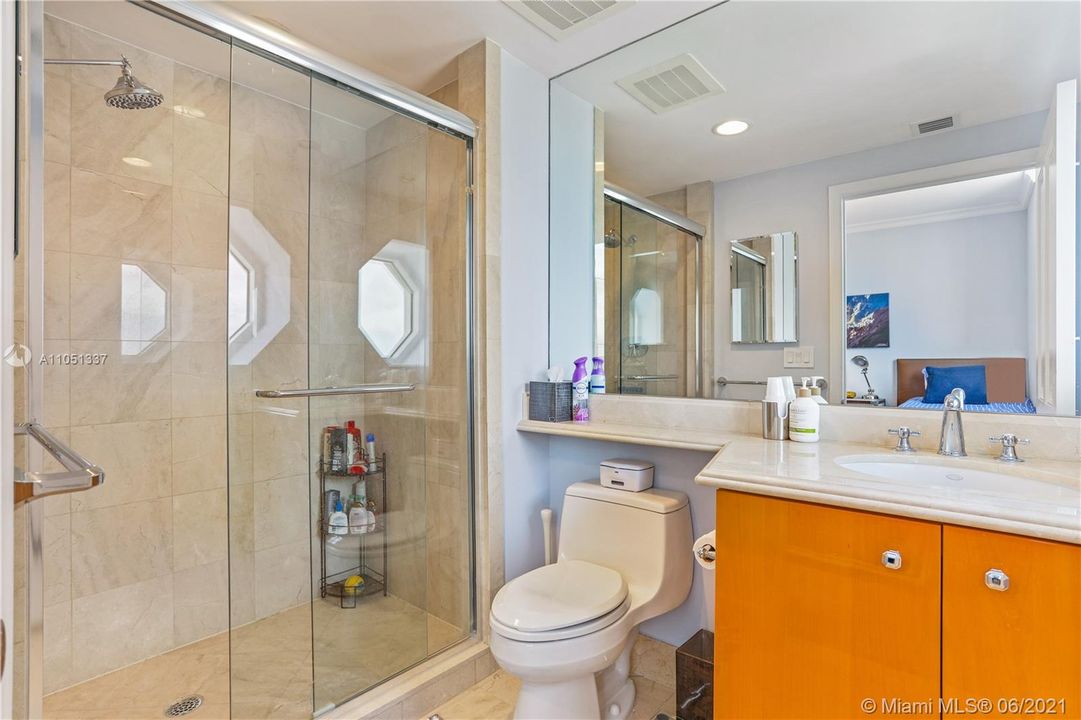 最近售出: $2,890,000 (3 贝兹, 4 浴室, 2736 平方英尺)
