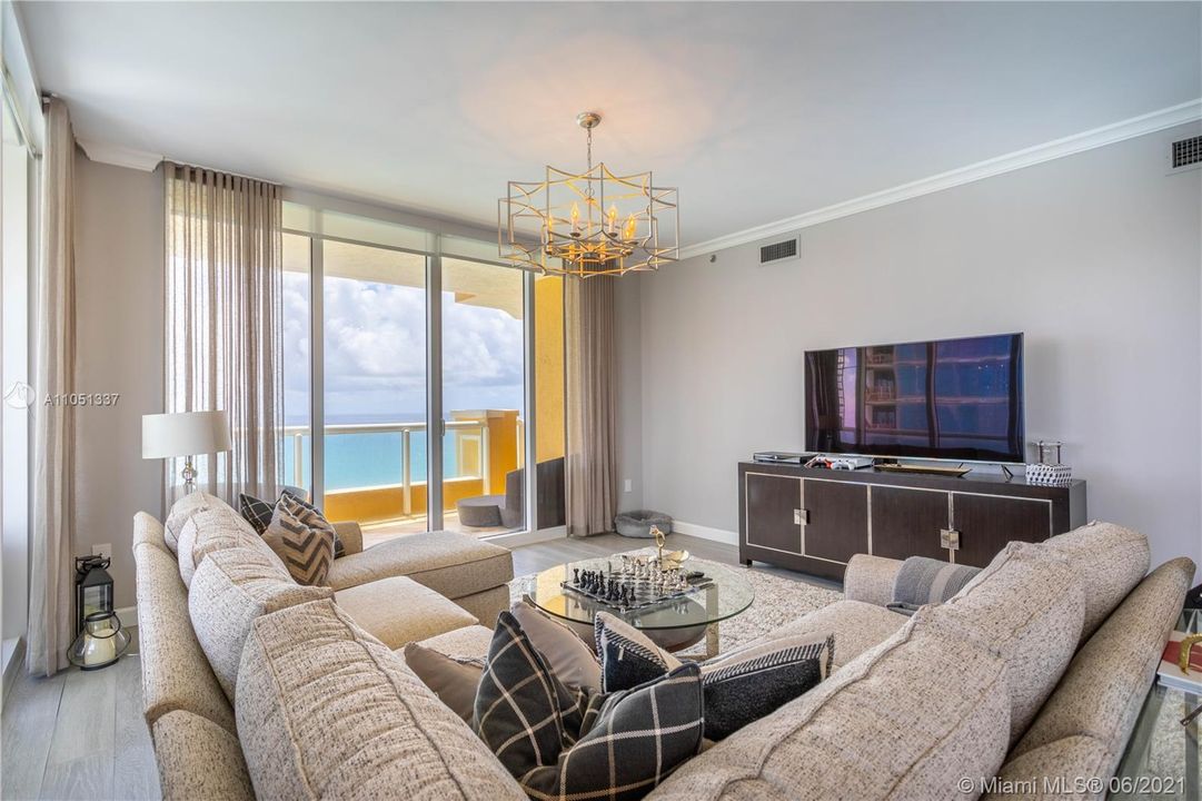 Recently Sold: $2,890,000 (3 beds, 4 baths, 2736 Square Feet)