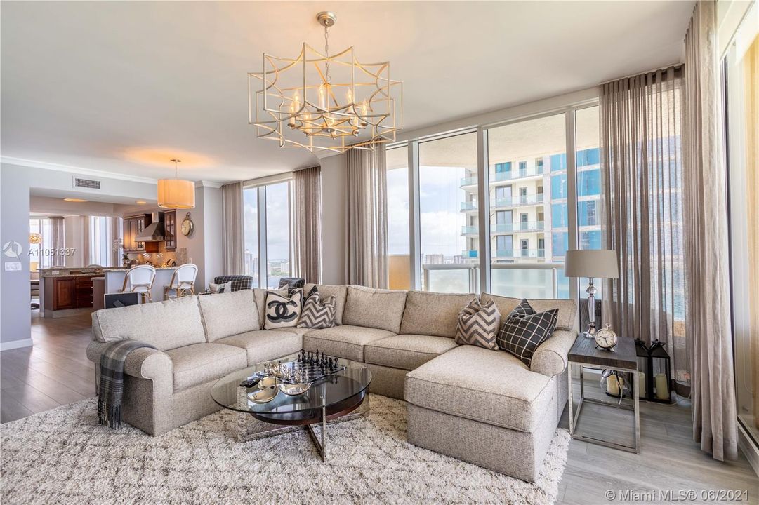 Recently Sold: $2,890,000 (3 beds, 4 baths, 2736 Square Feet)