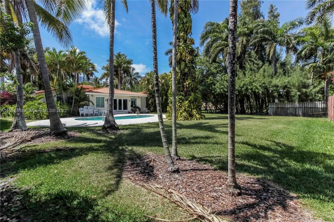 Recently Sold: $4,495,000 (3 beds, 3 baths, 2266 Square Feet)