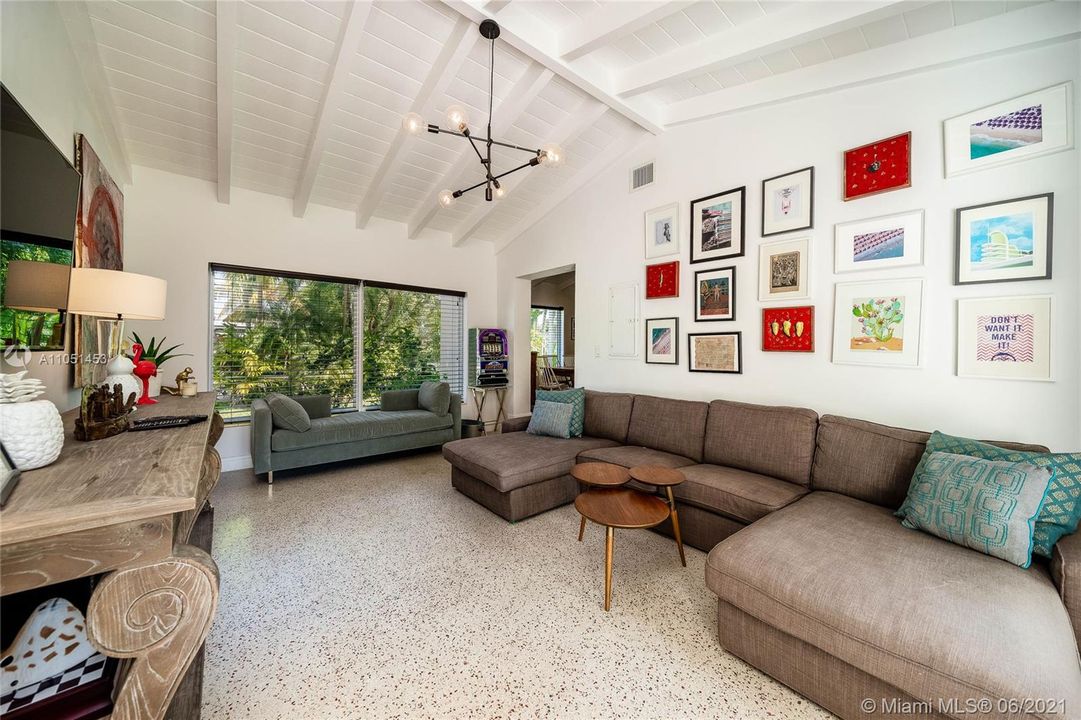 Recently Sold: $1,500,000 (2 beds, 2 baths, 1608 Square Feet)
