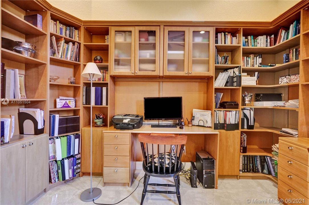 Office room/library room