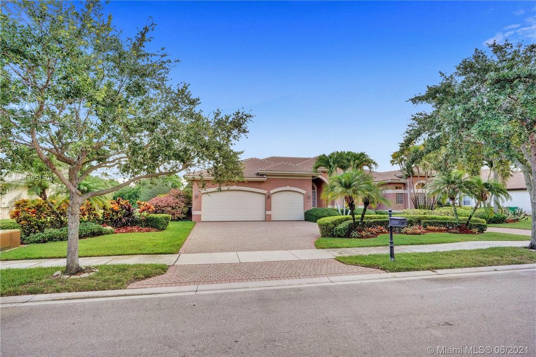 Recently Sold: $1,350,000 (5 beds, 3 baths, 3659 Square Feet)
