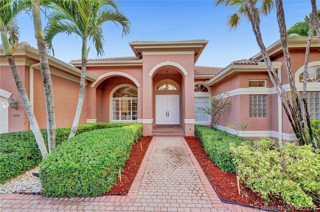 Recently Sold: $1,350,000 (5 beds, 3 baths, 3659 Square Feet)