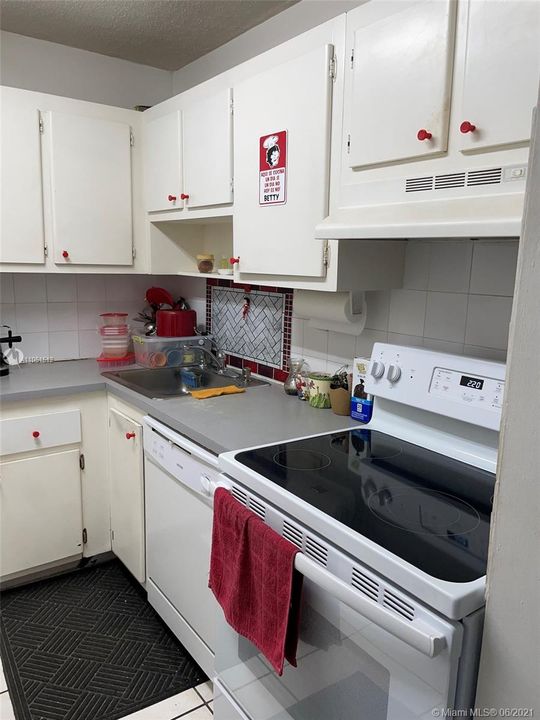 Recently Rented: $1,250 (1 beds, 1 baths, 676 Square Feet)