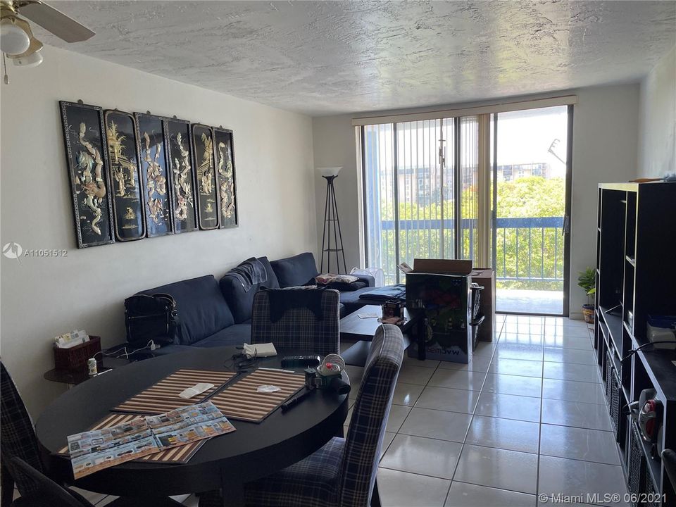 Recently Rented: $1,250 (1 beds, 1 baths, 676 Square Feet)